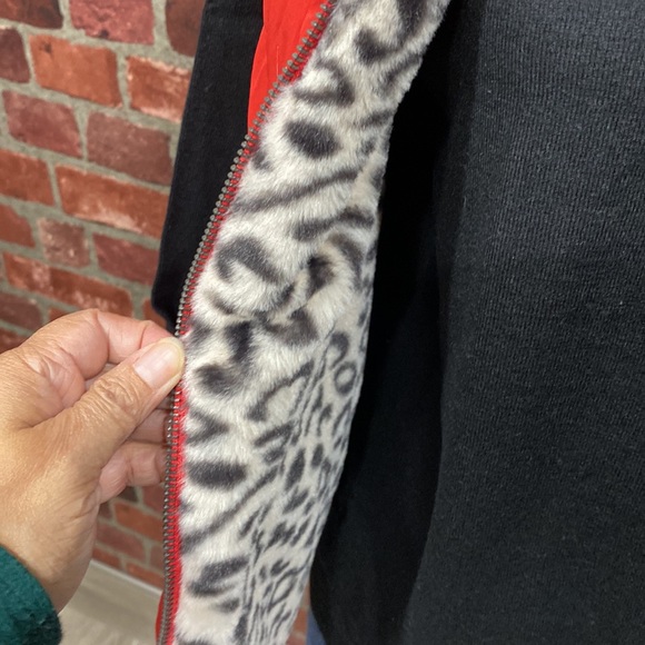 Plus Sz 1X Leopard Reversible Sherpa Zip Up Vest - Picture 12 of 17